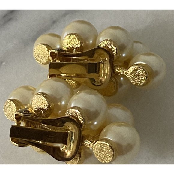 Vintage Estate Earrings Clip On Cluster Faux Pearls Gold Tone Clip On - Picture 6 of 12